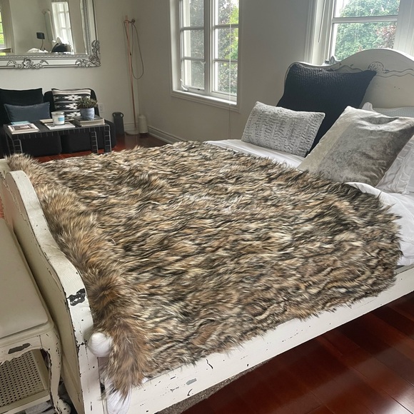 Vintage Coyote Fur Blanket- 84x48 inch - Picture 3 of 3